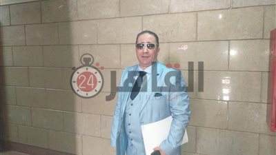 وصول محامي المطرب هاني شاكر محكمة الدخيلة لحضور أولى جلسات محاكمة حمو بيكا