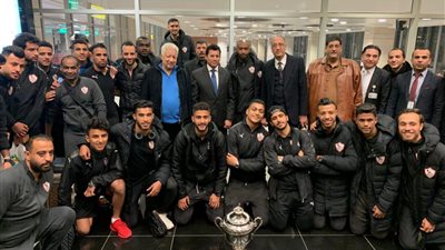 وزير الرياضة ومرتضى منصور يستقبلان فريق الزمالك بمطار القاهرة بعد التتويج بالسوبر الإفريقي (صور)
