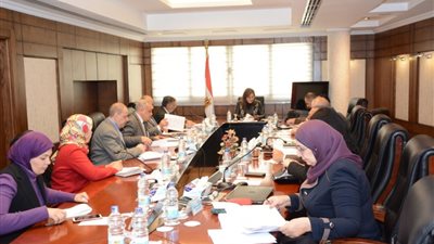 وزيرة التخطيط تجتمع بقيادات الوزارة لمناقشة الهيكل العام لخطة العام المالي 20/2021