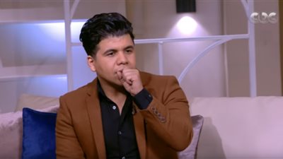 “سي بي سي” تتحدى هاني شاكر وتستضيف عمر كمال بعد ساعات من منعه غنائيًا (فيديو)