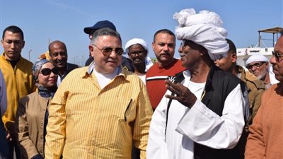 محافظ البحر الأحمر: فتح الباب لحجز الوحدات السكنية.. والأولوية للأرامل ومتضرري السيول (صور)