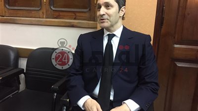 علاء مبارك ينشر فيديو جديد لوالده على تويتر