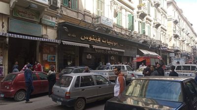 إخلاء عقارين من السكان بالإسكندرية لتسرب سولار بخط بترول بباطن الأرض (صور)