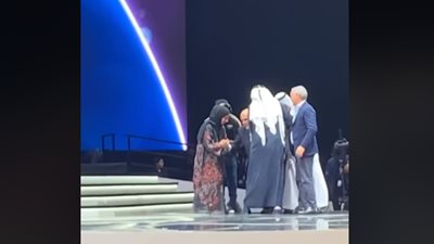 القلب توقف للحظة.. سقوط مجدي يعقوب بحفل “صناع الأمل” يهز قلوب المصريين (فيديو وصور)