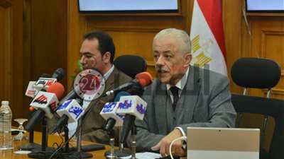 وزير التعليم: سوء التوزيع سبب عجز المدرسين.. وبعضهم يطلب أعمالًا إدارية