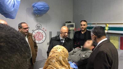 أهل مريض يعتدون على ممرض داخل مستشفى “منيا القمح” في الشرقية (صور)
