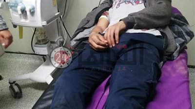 طالب يطعن زميله بمطواة في مشاجرة بسبب بوفيه المدرسة