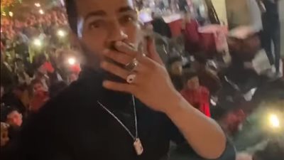 “جمهوري وسندي”.. شاهد استقبال أهالي إمبابة لمحمد رمضان (فيديو)