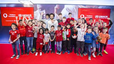 محمد صلاح يشارك في مشروع لليونيسيف “لتوفير فرص تعليم أفضل للأطفال اللاجئين” (صور)