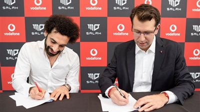 رسميًا.. فودافون تجدد التعاقد مع محمد صلاح (صور)