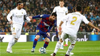 ريال مدريد يضرب برشلونة بثنائية في الكلاسيكو.. ويستعيد صدارة الليجا