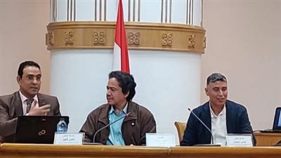 أستاذ نقد أدبي: الحس المأساوي يسيطر على قصائد شعراء الشباب