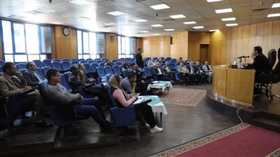 محافظ المنيا يتابع أعمال اللجنة المشكلة لتنظيم انتظار المركبات في الشوارع والساحات