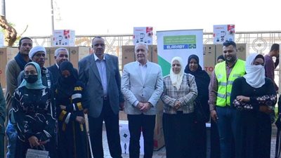 محافظ الأقصر يشهد تسليم 15 عروسة 60 جهازًا لدعم غير القادرات