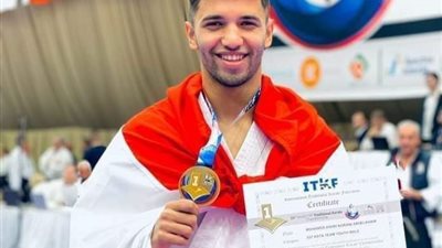 أهالي الفيوم يستقبلون اللاعب محمد عشري بعد فوزه في بطولة العالم للكارتيه بـ سلوفينيا