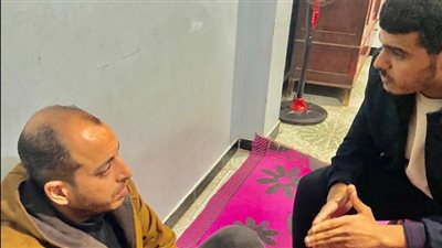 زوج يستغيث من أشقاء زوجته: هددوني بالقتل وطردوني أنا ومراتي وعيالي واستولوا على البيت | فيديو