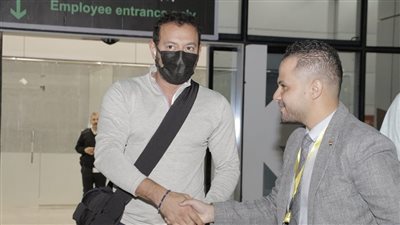 استقبال سميحة أيوب ورياض الخولي ومصطفى شعبان في المطار لحضور فعاليات مهرجان شرم الشيخ للمسرح الشبابي