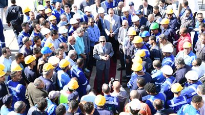 الفريق أسامة ربيع يتفقد مجموعة من مواقع العمل ومنشآت القناة بمحافظة السويس