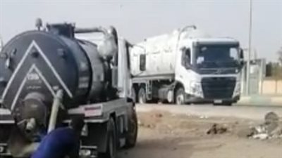 مياه البحر الأحمر تسحب تجمعات مياه الأمطار بمدينة الشلاتين | صور