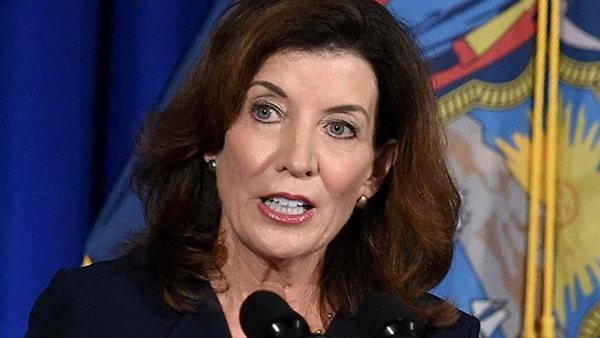 كاثي هوتشول حاكمة