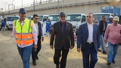 محافظ الإسكندرية يتابع تمركز سيارات الصرف الصحي للتعامل مع مياه الأمطار