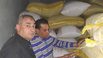 ضبط 20 طن أرز شعير بحوزة مالك مخزن بدون ترخيص بكفر الشيخ 