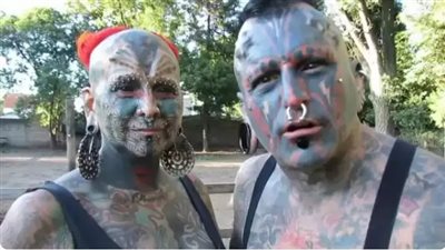 حب فن الجسد.. زوجان يسجلان الرقم القياسي لأكبر عدد من الوشوم والثقوب بالجسم 