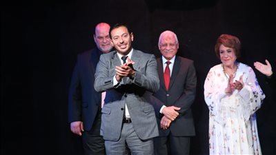 ملخص فعاليات افتتاح مهرجان شرم الشيخ.. تكريم المخرج الأمريكي ريتشارد شيكنر ونجوم المسرح العربي