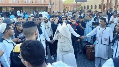 أسوان تستقبل أول أفواج قطار الشباب والرياضة بالزفة النوبية