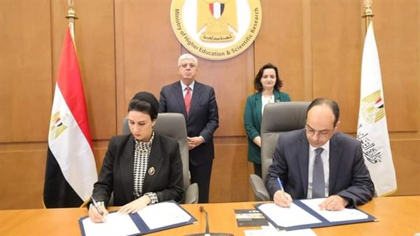 جانب من توقيع البروتوكول