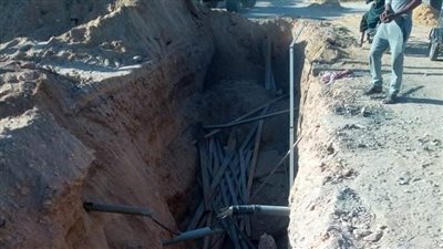 حضرا من سوهاج بحثًا عن الرزق.. القصة الكاملة لمصرع عاملين انهارت عليهما غرفة صرف صحي بقنا | صور