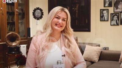 رانيا التومي: أكتر شيء حمسني لمسلسل سره الباتع اسم الأستاذ خالد يوسف.. وبجسد شخصية فرنسية | فيديو