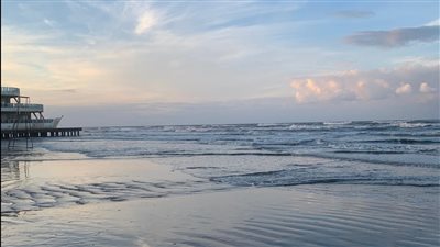 البحر فتوة.. ارتفاع الأمواج يمنع الصيد في بورسعيد| صور وفيديو