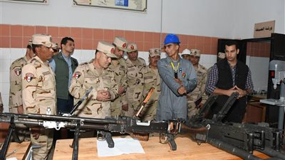 رئيس أركان حرب القوات المسلحة يشهد بيانًا عمليًا للتكتيكات الصغرى والمهارة في الميدان لإحدى وحدات المنطقة المركزية العسكرية