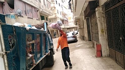 رفع 156 طن مخلفات خطرة خلال أسبوع بالإسكندرية | صور