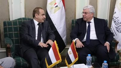 وزير التعليم العالي يبحث مع نظيره اليمني التبادل التعليمي والبحثي