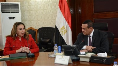 استعدادًا للانتقال للعاصمة الإدارية.. وزير التنمية المحلية يناقش مع نائبة وزير الاتصالات جهود التطوير المؤسسي
