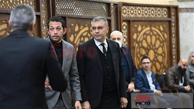 عمرو الليثي يستقبل الحضور في عزاء عمه المنتج وجيه الليثي بمسجد الحامدية الشاذلية | بث مباشر