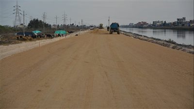 بطول 3.5 كيلو مترات.. محافظ بورسعيد يتفقد طريق بحري ترعة السلام | صور 