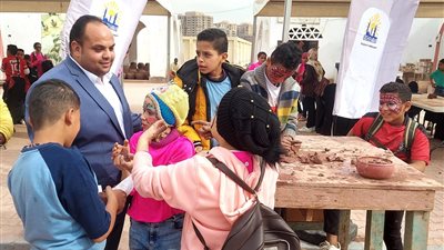 محافظة القاهرة تنظم يومًا ترفيهيًا بقرية الفواخير بالفسطاط لأطفال مدينة الأسمرات 