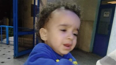 سيدة مجهولة تلقي طفلًا رضيعًا أمام مستشفى الهلال بقنا وتفر هاربة