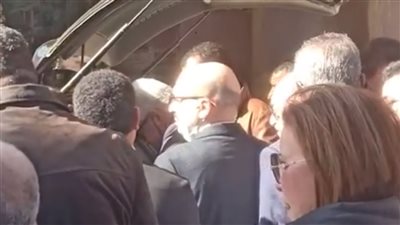 بكاء وانهيار حمدين صباحي أثناء صلاة الجنازة على السياسي أمين إسكندر | بث مباشر