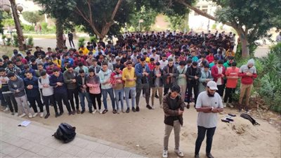 مات داخل القطار.. طلاب الأزهر بأسيوط يؤدون صلاة الغائب على الطالب محمد رضا