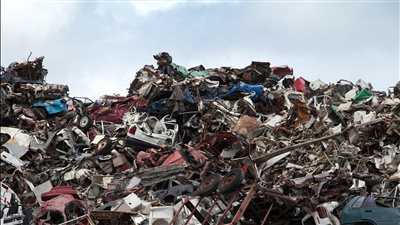 القبض على تاجر خردة بحوزته 7400 قطعة غيار سيارات مقلدة بدار السلام