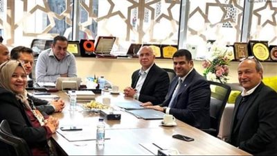 رئيس شركة العاصمة الإدارية يستقبل أدريان سميث مصمم برج خليفة بالإمارات