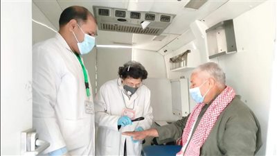 صحة المنيا تقدم الخدمات الطبية لـ 2055 حالة خلال قافلة بقرية دمشاو هاشم 