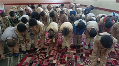 حصة عملي لتعليم تلاميذ أولى ابتدائي الوضوء والصلاة بمدرسة ببني سويف│ فيديو وصور