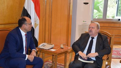 للتوسع في الشراكات الدولية.. رئيس جامعة حلوان يستقبل الخبير الدولي لتطوير التعليم الفني بالغرفة المصرية الألمانية