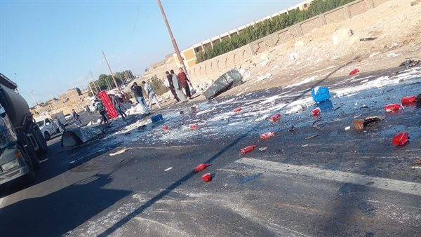 تصادم سيارتين بقنا