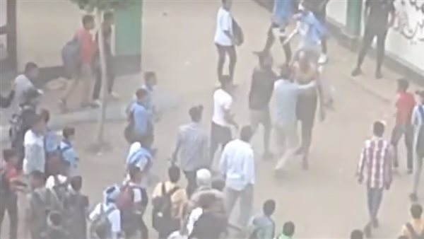 مريض نفسي يروع التلاميذ